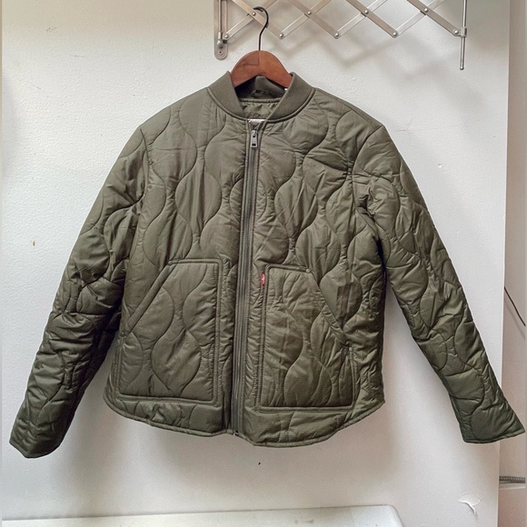 Levi's Jackets & Blazers - Levi’s Quilted Sage Puffer - Size S